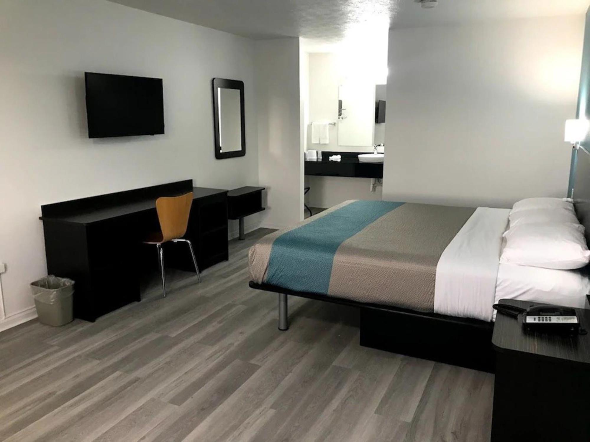 Motel 6-Metropolis, Il Exteriér fotografie