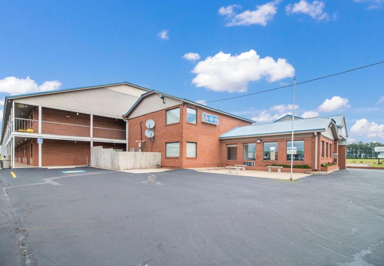 Motel 6-Metropolis, Il Exteriér fotografie