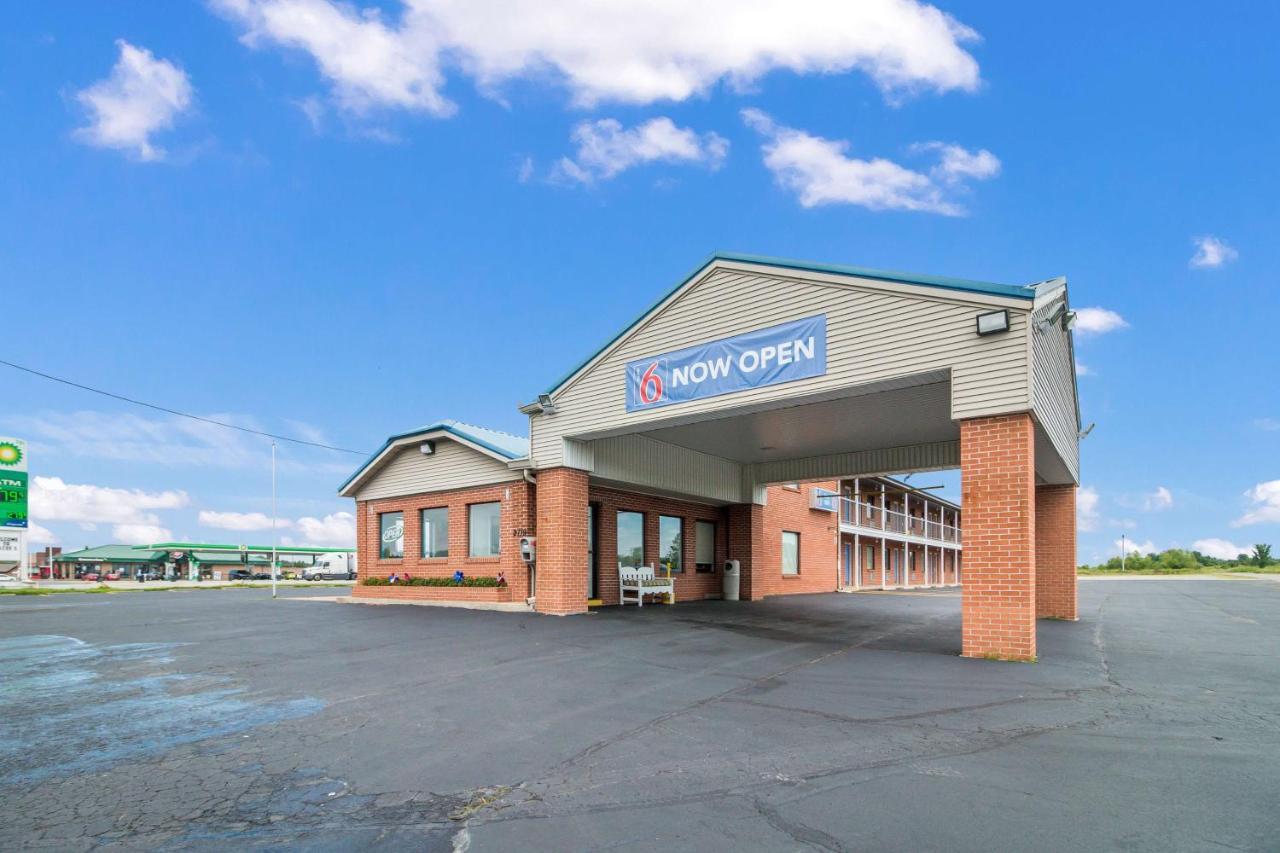 Motel 6-Metropolis, Il Exteriér fotografie